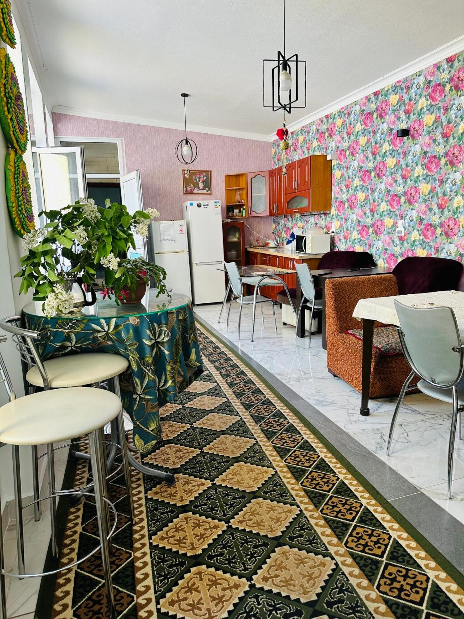 Sweet Home Hostel Bishkek Exterior photo